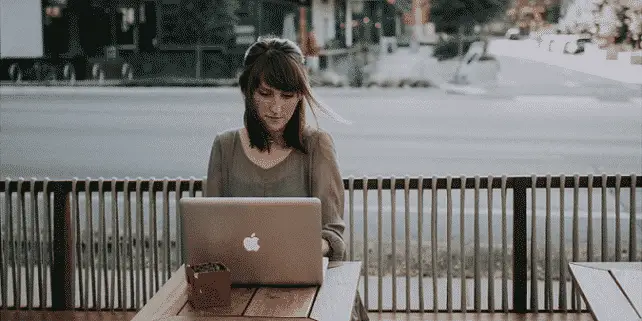 girl-computer-work