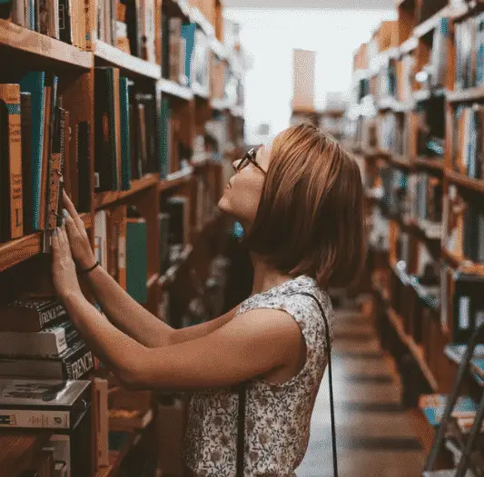library-book-girl