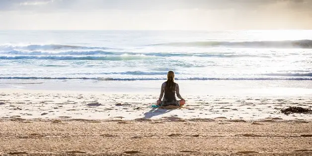 mountain-girl-meditate-beach