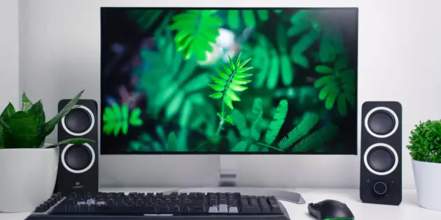 turned-on-flat-screen-computer