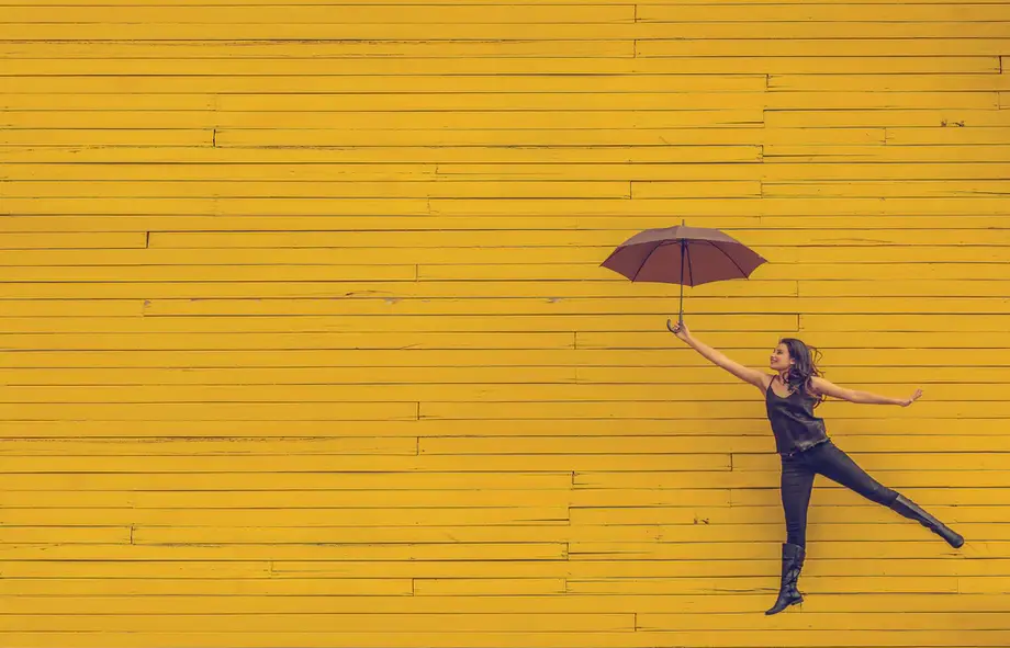 women-umbrella-yellow