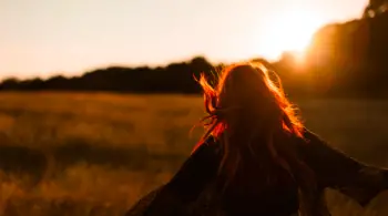 women-happy-outside