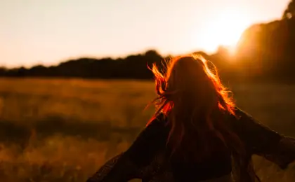 women-happy-outside