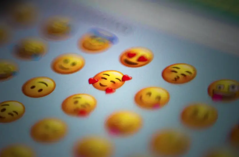 emojis smartphone image 1