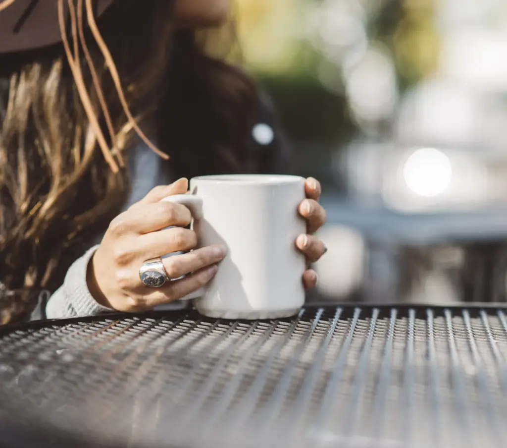 woman drink coffee (cup)