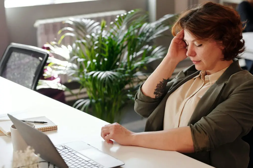 woman-tired-office