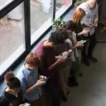 people-on-smartphone