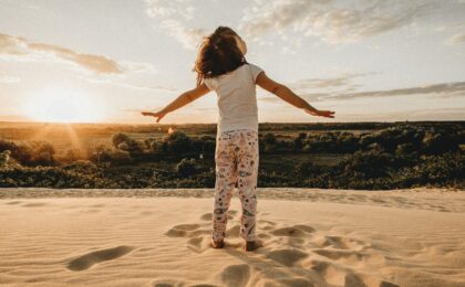 girl-look-sky-chlidren-unsplash