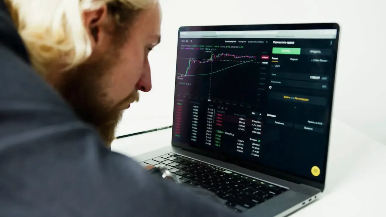 Technologie : que faut-il savoir au sujet d’un broker en trading en ligne ?