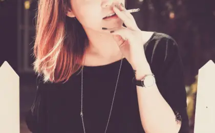 girl-smoke-unsplash